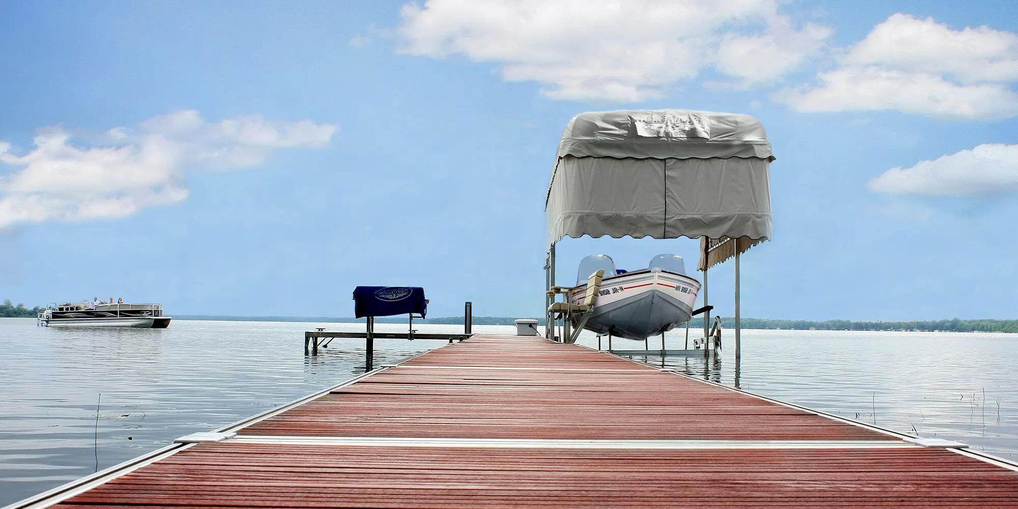 ipe-decking_hydraulic-lift_canopy_towel_preview_2000.png