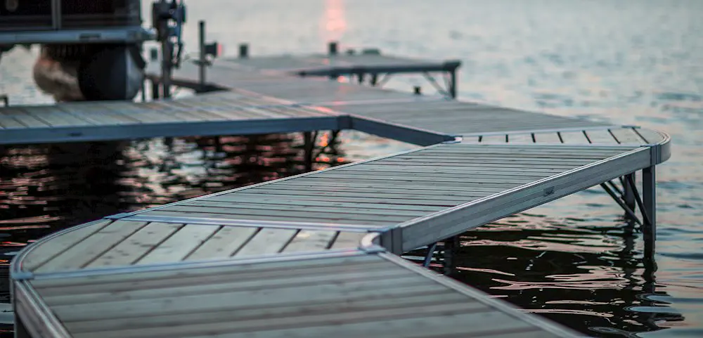 cta-images_curve-cedar-decking_1000.jpg
