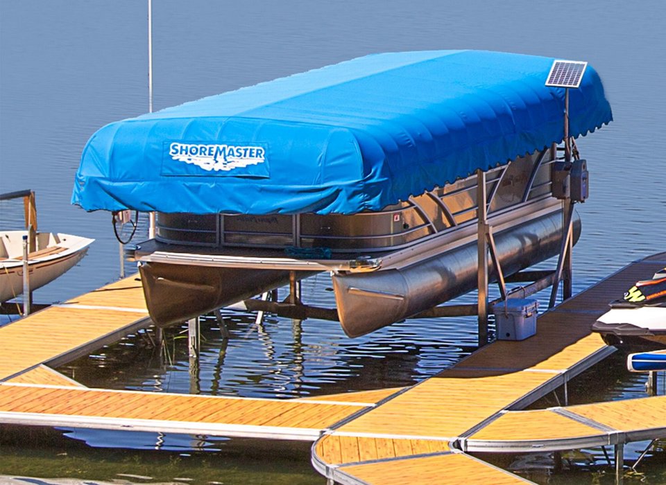 smr6085_0535_reversed_pacificblueweathermax_traditionalframe_verticallift_pontoon_woodgraindecking_preview_1500.jpeg